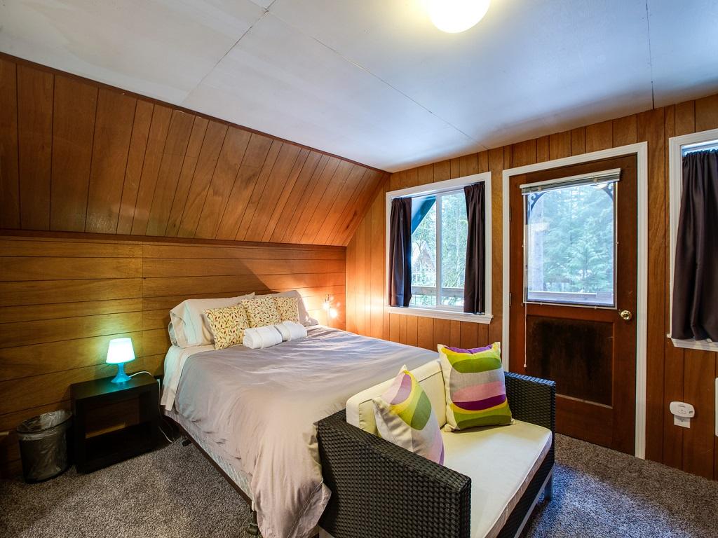 Apartment Mt  Baker Lodging  Cabin  49     HOT TUB  FIREPLACE  PETS OK  WIFI  SLEEPS 10  photo 3997575