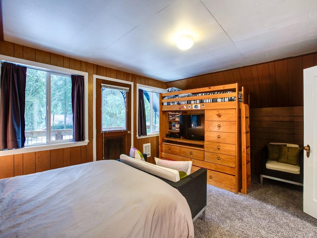 Apartment Mt  Baker Lodging  Cabin  49     HOT TUB  FIREPLACE  PETS OK  WIFI  SLEEPS 10  photo 3997576
