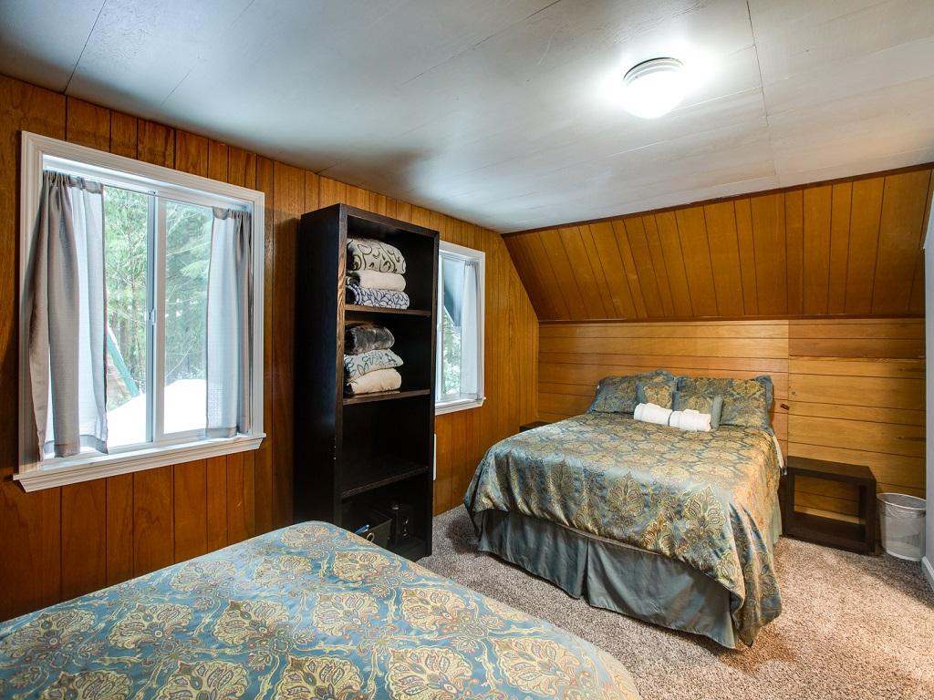 Apartment Mt  Baker Lodging  Cabin  49     HOT TUB  FIREPLACE  PETS OK  WIFI  SLEEPS 10  photo 3997577